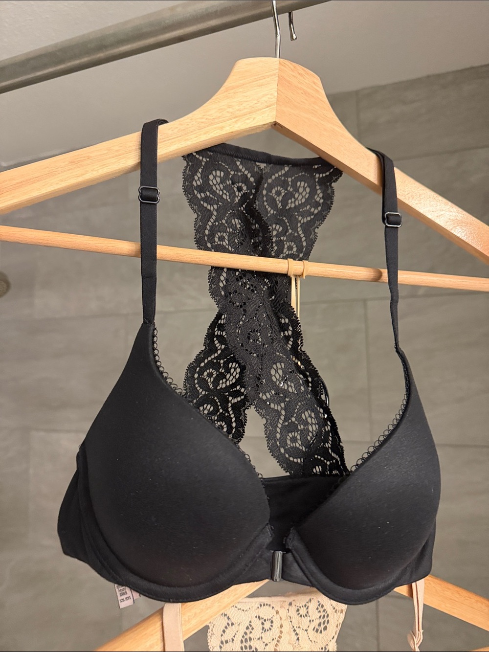 VICTORIA’S SECRET Women's Lace Racerback T-Shirt Bra - Black and Cream- Size 32B - Picture 3 of 12